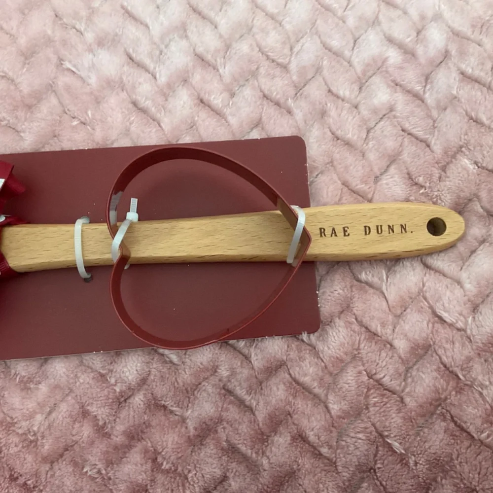Rae Dunn “I Heart You” Spatula and Cookie Cutter Set‎